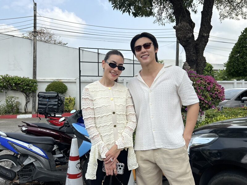 ‘หมาก-คิมเบอร์ลี่’ ควงคู่ใช้สิทธิเลือกตั้ง