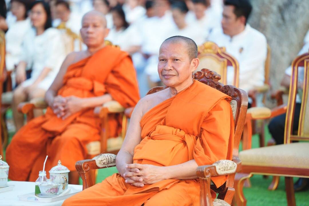 สดจากหน้าพระ