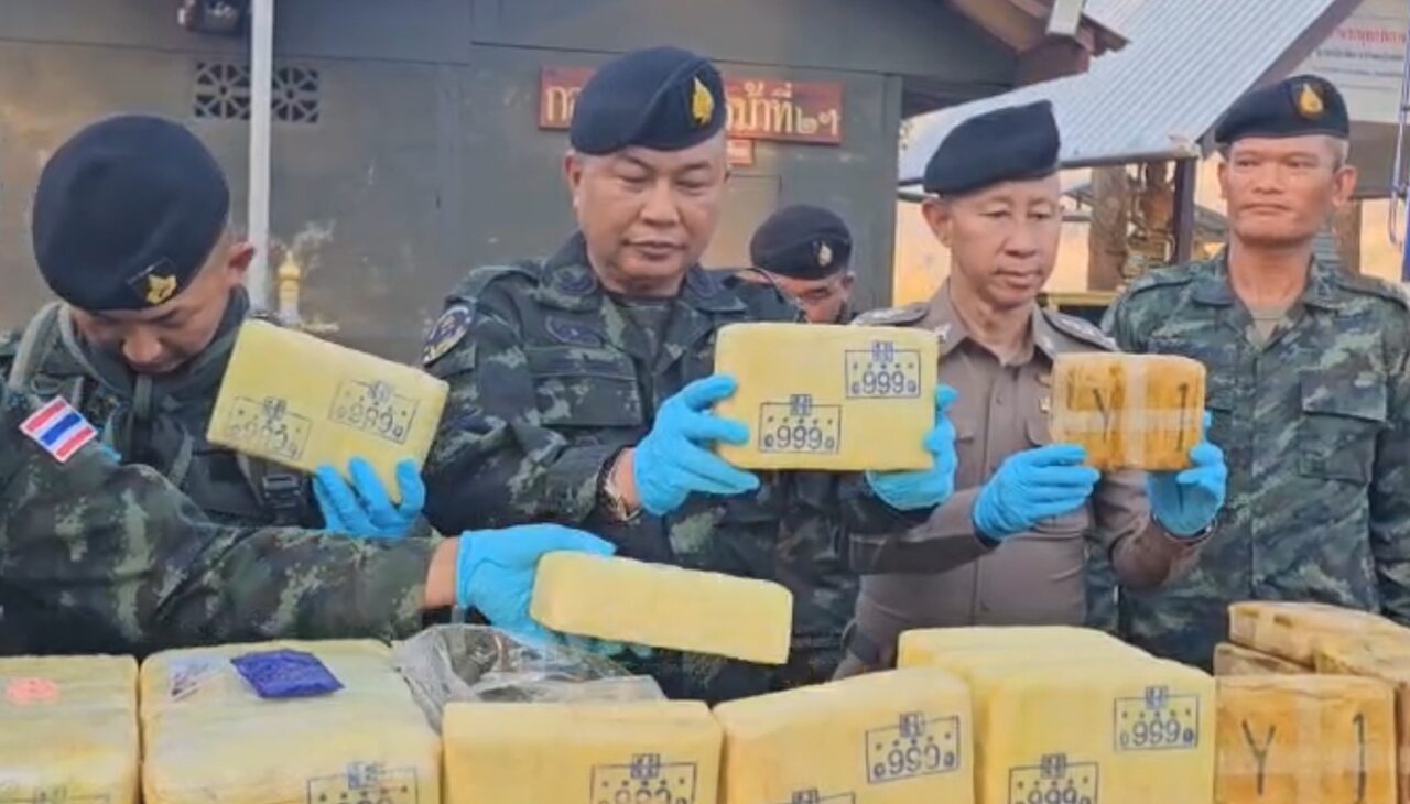 Pha Mueang Forces Intercept 6-Wheel Truck, Arrest Driver Smuggling Nearly 10 Million Methamphetamine Pills
