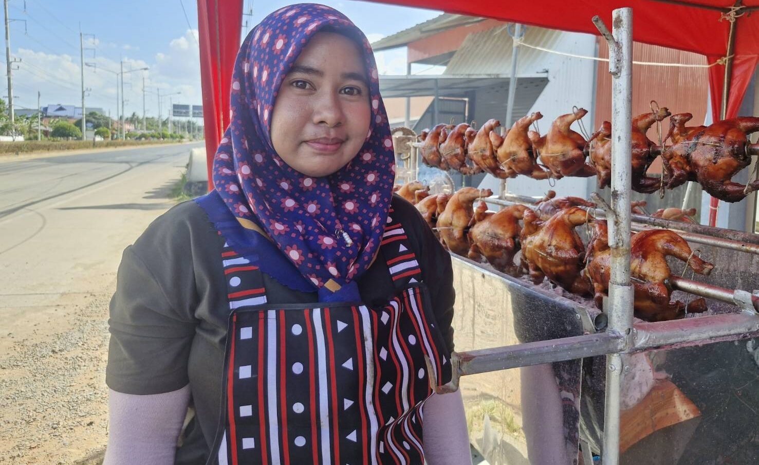 จานเด็ด สตูล ปักหมุดความอร่อย ‘ไก่อบโอ่ง-ไก่หมุน’ เจ้าเด็ด สูตรหมักเครื่องเทศเข้มข้น