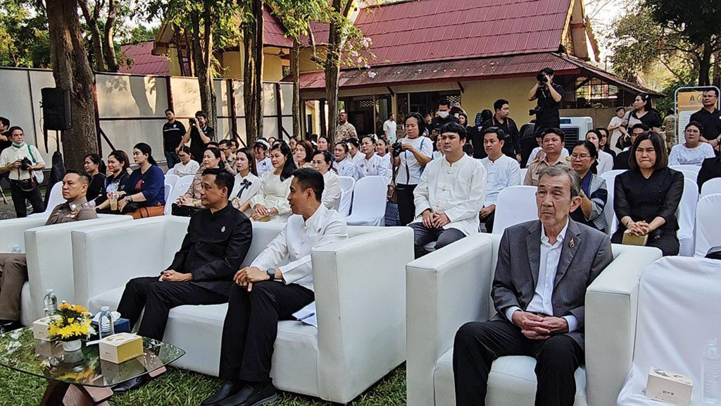 สดจากหน้าพระ