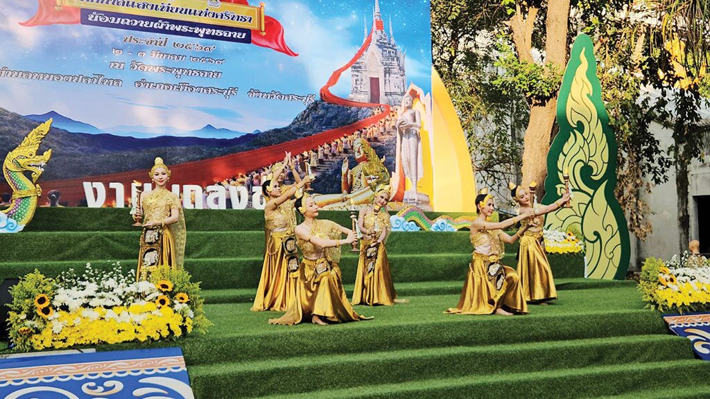 สดจากหน้าพระ