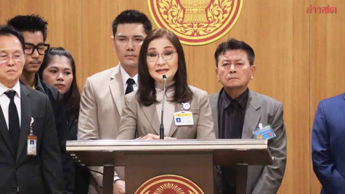 Nanthana Backs Lawyer Aun in Collecting 20 Senate Signatures to Petition Constitutional Court on Election Nullification