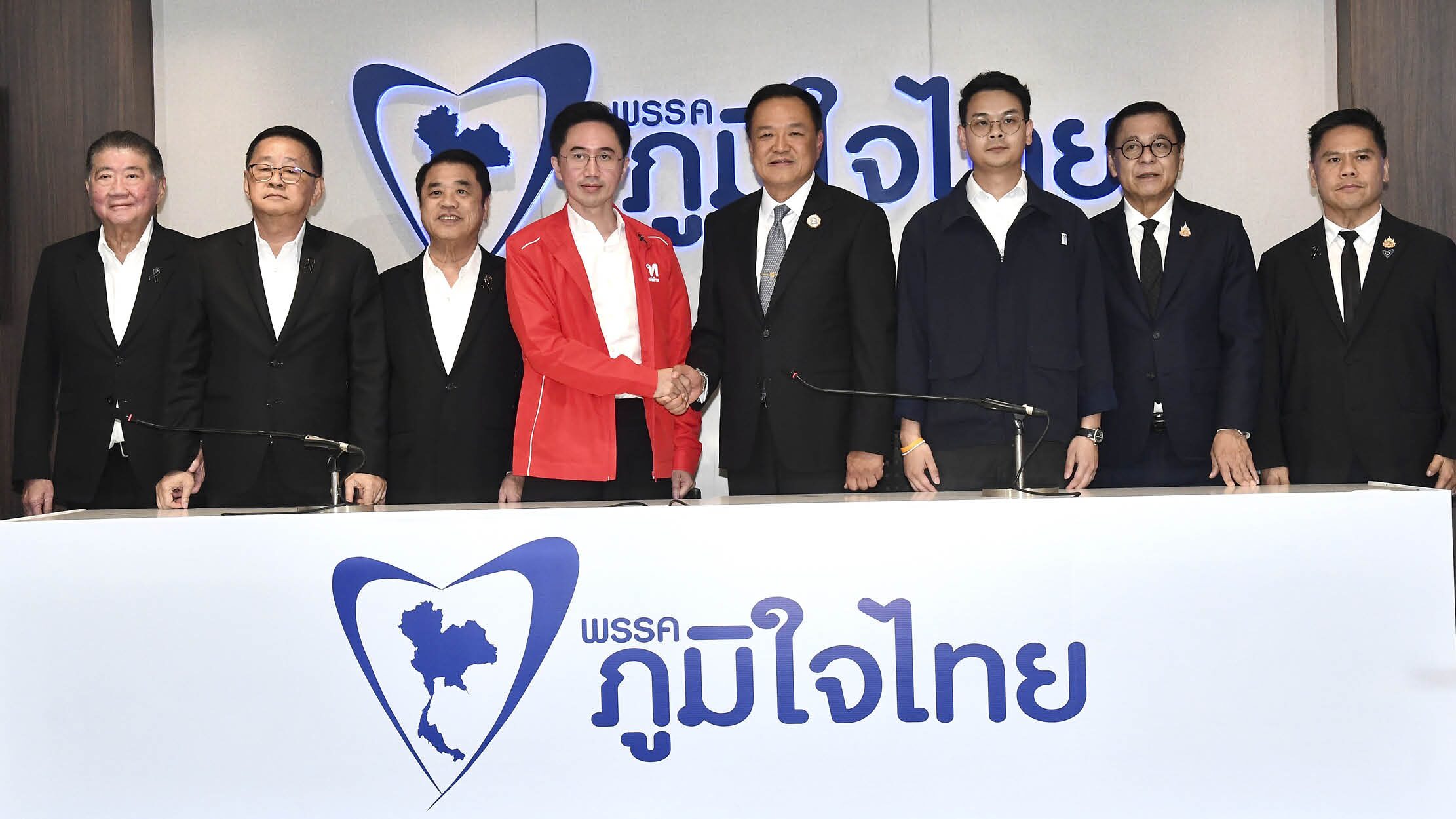 No Corners to Punch - Pheu Thai and Ruam Thai: No Permanent Friends or Enemies