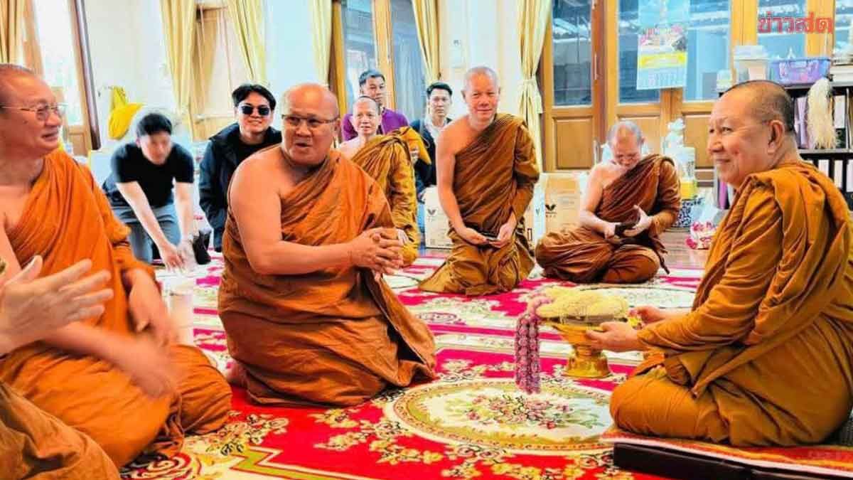 Grand Celebration of Sri Ming Mueang Pagoda in Kalasin, with Luang Ta Sin Sinp Donating 500,000 Baht