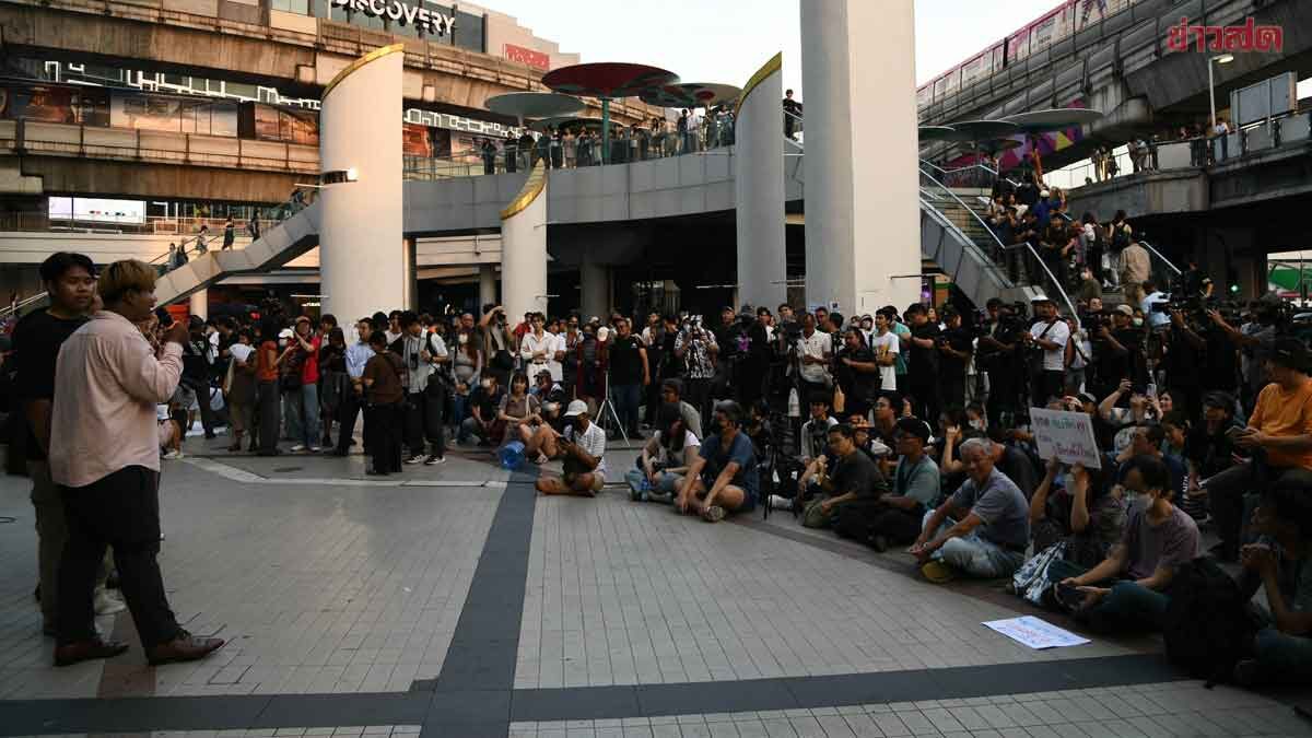 Protesters Gather to Challenge Election Commission, Host Six-Person Noodle Protest