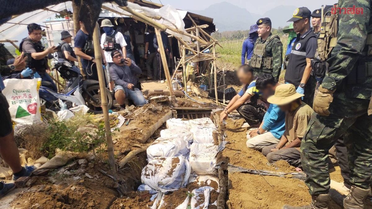 Drug Bust: 30 Sacks of Methamphetamine Buried in Farmland Exposed by Villagers' Tip