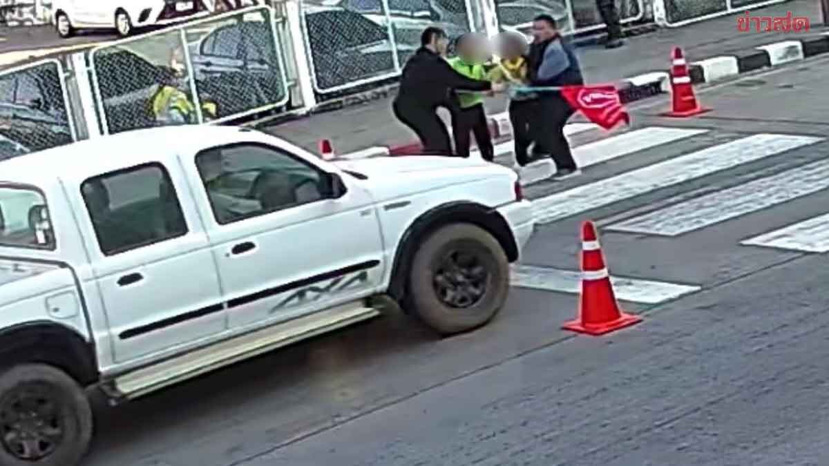 Student Crossing Road Nearly Hit by Pickup Truck, Teacher Saves in Time
