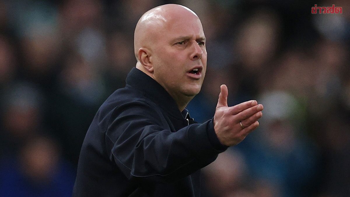 Unequal Treatment: Arne Slot Criticizes Referee Decisions in Manchester City Loss