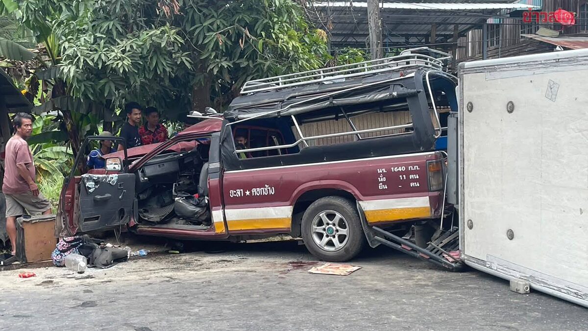 Closed Van Skids Off Curve, Crashes into Passenger Minibus: 1 Dead, 4 Injured