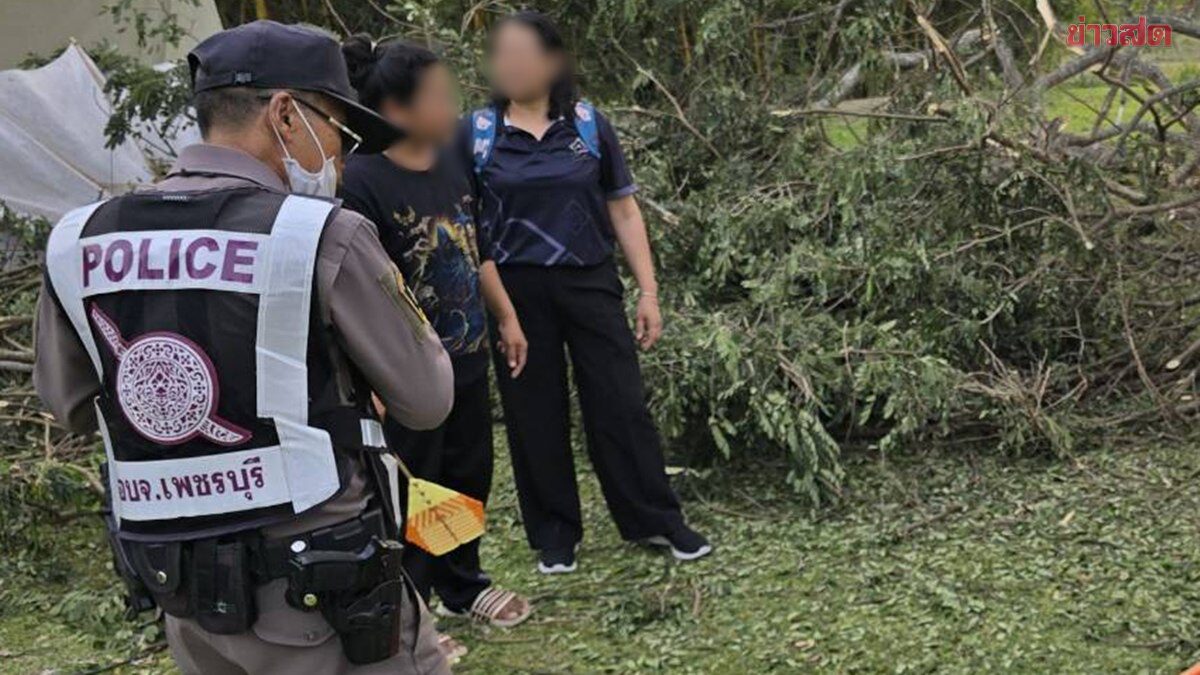 Tragic Accident: Giant Jamjuree Tree Branch Collapses on Study Group, Killing 1 and Injuring 2