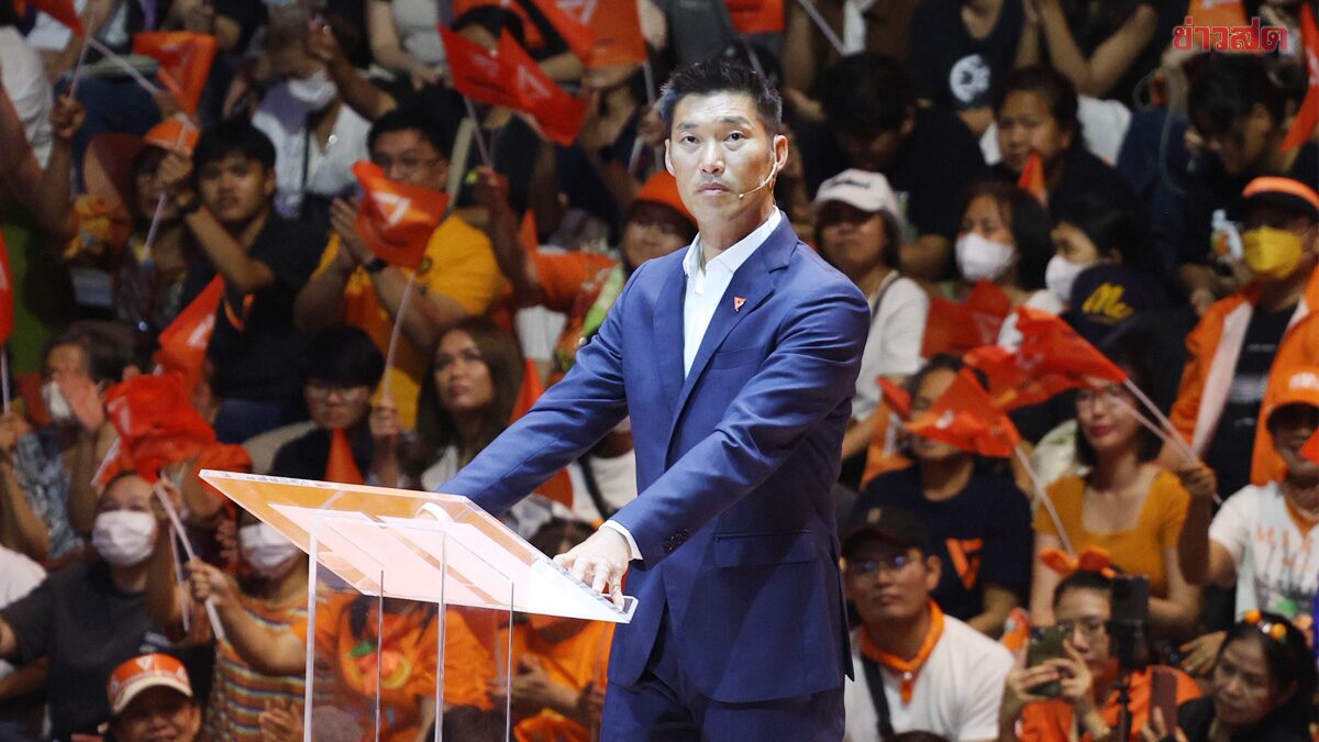 Thanathorn Calls on Citizens to Complete 100-Year Siam Revolution Mission