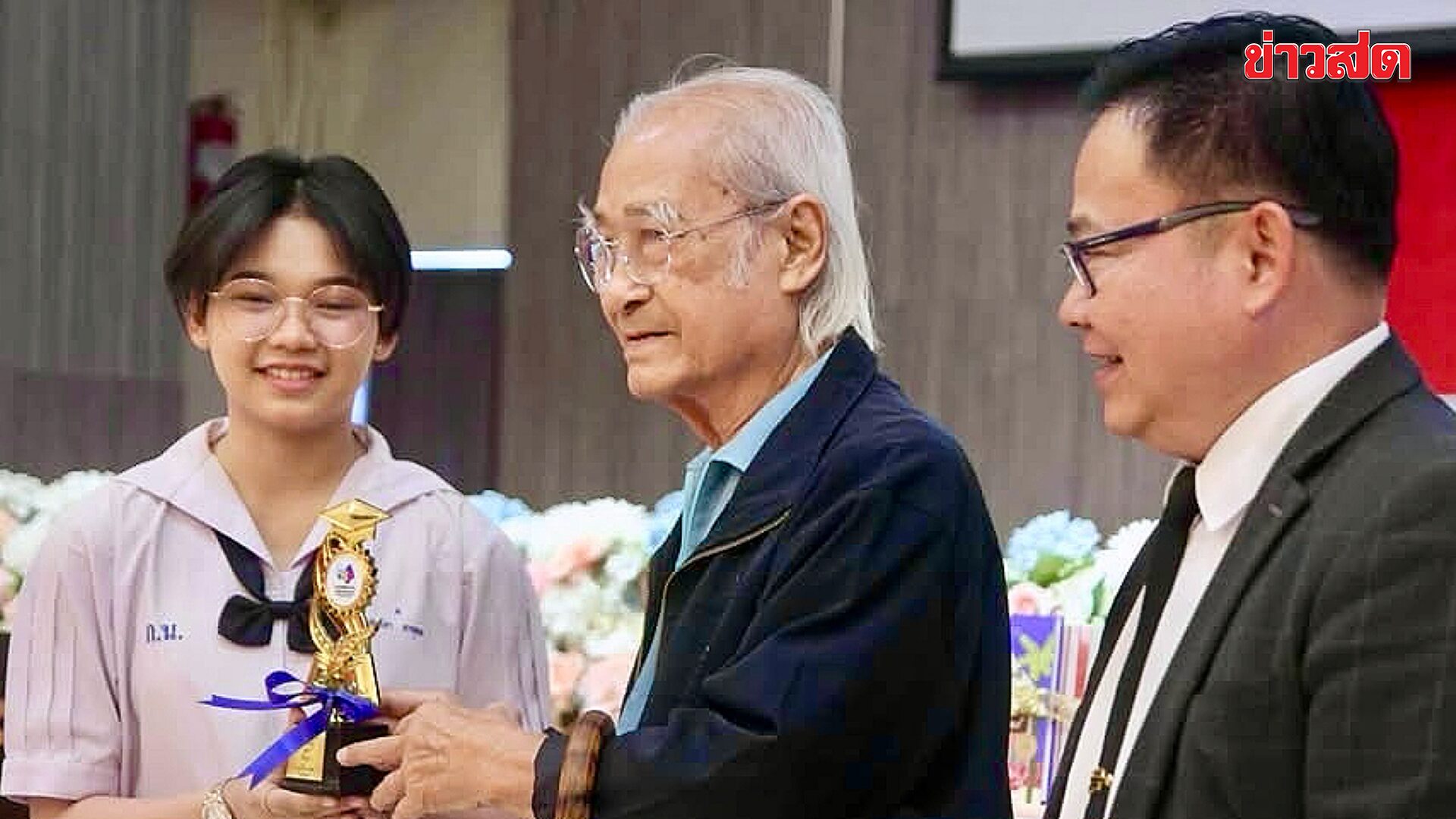 Ultimate Pride: Young Folk Singer Ton Khao Wins "Seed of Wisdom" Award