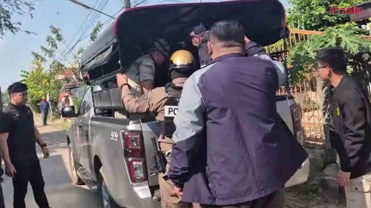 หนุ่มคลุ้มคลั่ง จับแม่-ยาย เป็นตัวประกัน นาน 7 ชั่วโมง จนท.บุกช่วยวุ่น ถูกคุมตัวดิ้นสู้ไม่เลิก