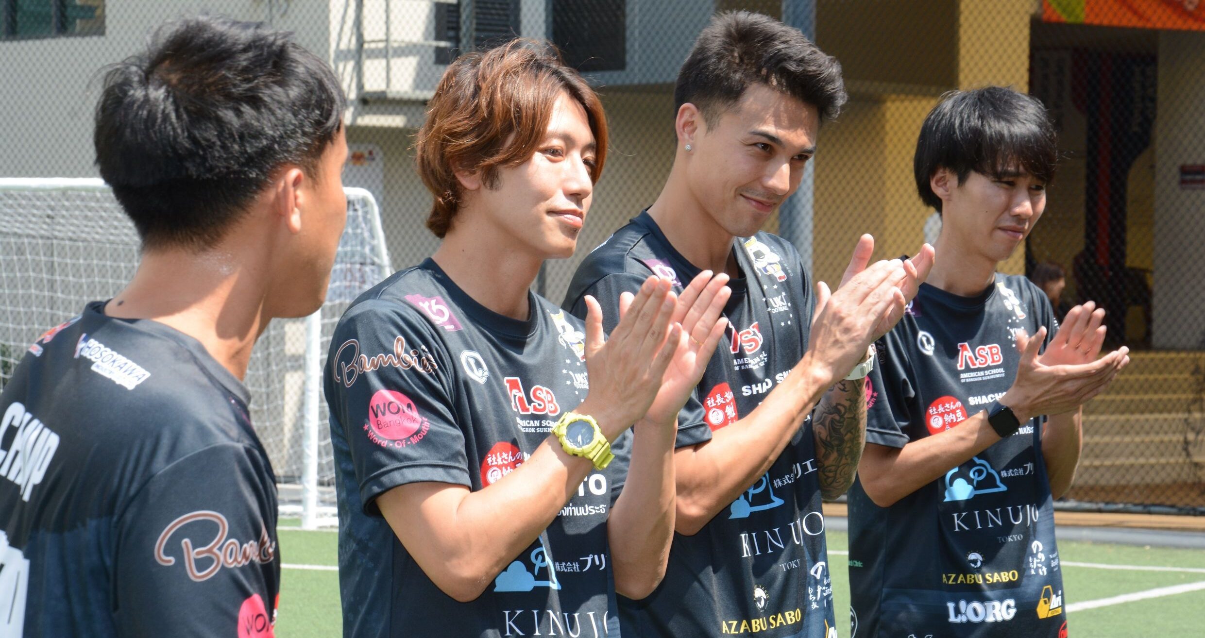 ภาพนักเตะชารีล ชาปุยส์ และโกชิ โอคุโบะ