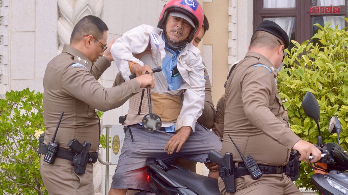 ทำเนียบระทึก! ลุงแท็กซี่ขี่จยย. บุกตึกไทยคู่ฟ้า เรียกหา ‘อนุทิน’ ขอความเป็นธรรม