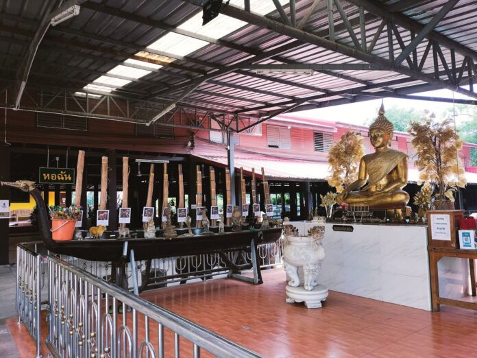 สดจากหน้าพระ