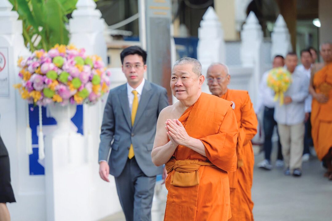 สดจากหน้าพระ