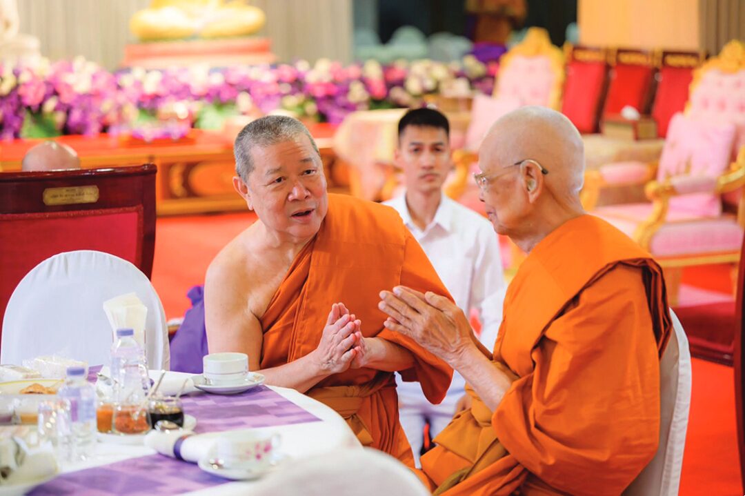สดจากหน้าพระ
