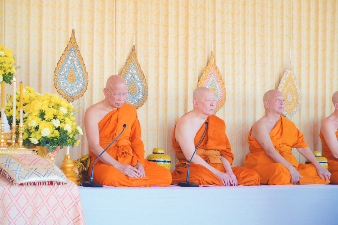 สดจากหน้าพระ