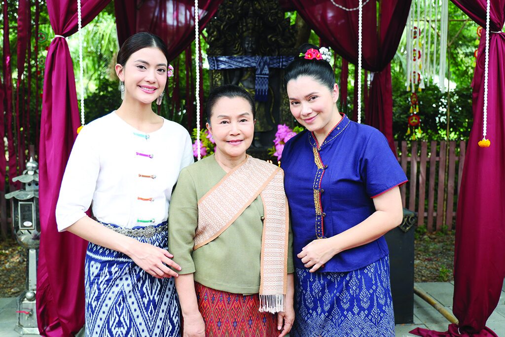สกู๊ปบันเทิง - ‘ภูมิ’รีเทิร์นจับคู่‘แอนน่า’ เปิดปมรักข้ามภพ‘บ้านนางรำ’