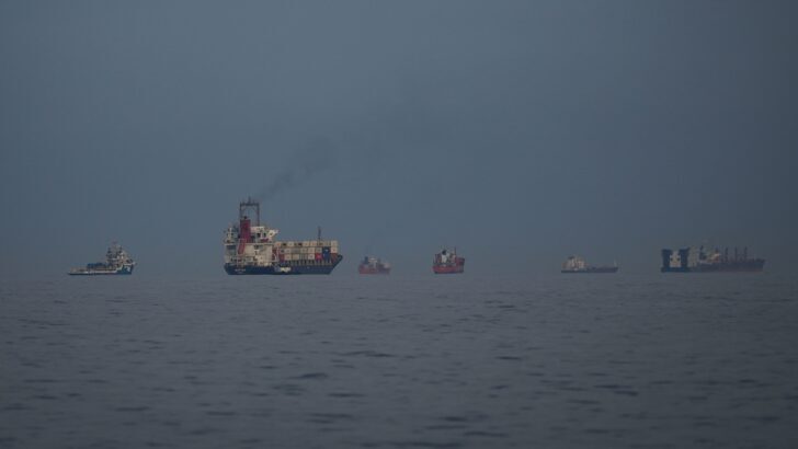 Iran says Thai vessel crosses Hormuz safely, vows not to “forget its friends”