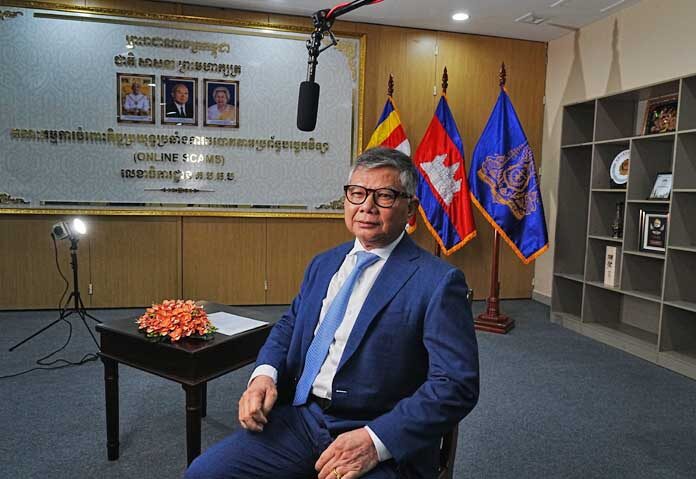 นายไชย สินะฤทธิ์ รัฐมนตรีอาวุโสและประธานสำนักเลขาธิการคณะกรรมการปราบปรามอาชญากรรมออนไลน์ของกัมพูชา ให้สัมภาษณ์สำนักข่าวเอพี ในกรุงพนมเปญ ประเทศกัมพูชา เมื่อวันพุธที่ 11 มีนาคม 2569