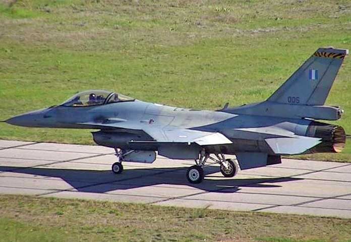 การดัดแปลงเครื่องบิน F-16 หมายเลข 005 ให้เป็นมาตรฐาน F-16V เริ่มขึ้นที่ฐานทัพอากาศทานากราในเดือนมกราคม 2020 ภาพนี้แสดงให้เห็นเครื่องบินกำลังวิ่งบนทางวิ่งภายในฐานทัพเพื่อเตรียมพร้อมสำหรับการบินครั้งแรก