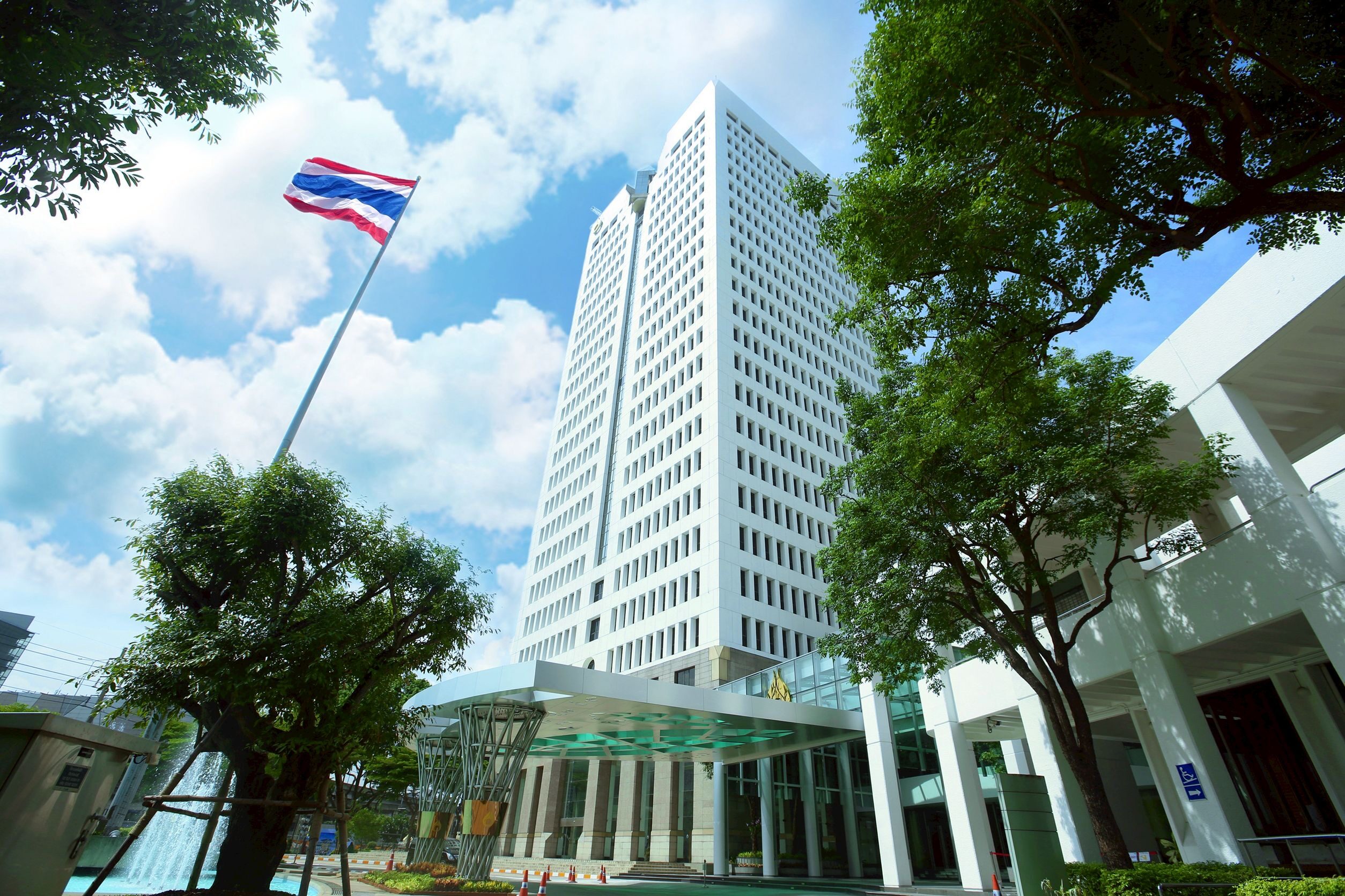 โรงกลั่นกลุ่ม ปตท. เดินเครื่องเกิน 100% คลังปล่อยสต๊อกน้ำมัน 24 ชม.