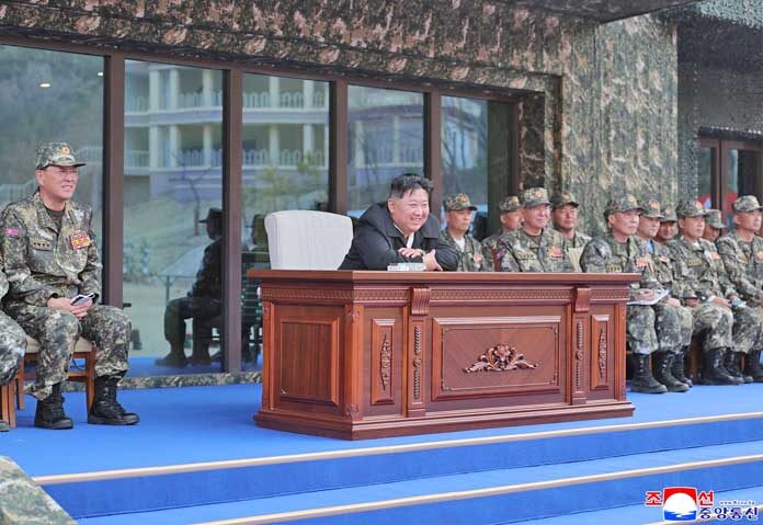 ภาพนี้เผยแพร่โดยสำนักข่าวกลางเกาหลีเหนือ (KCNA) เมื่อวันที่ 29 มีนาคม 2026 แสดงให้เห็นคิม จองอุน ผู้นำเกาหลีเหนือ เยี่ยมชมฐานฝึกปฏิบัติการพิเศษในเกาหลีเหนือ