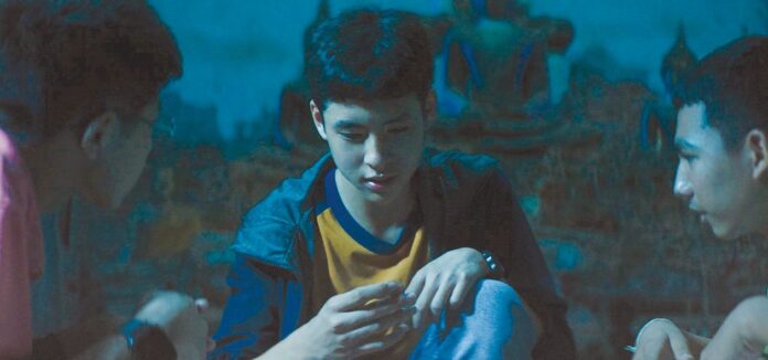 เบื้องหลังมายา