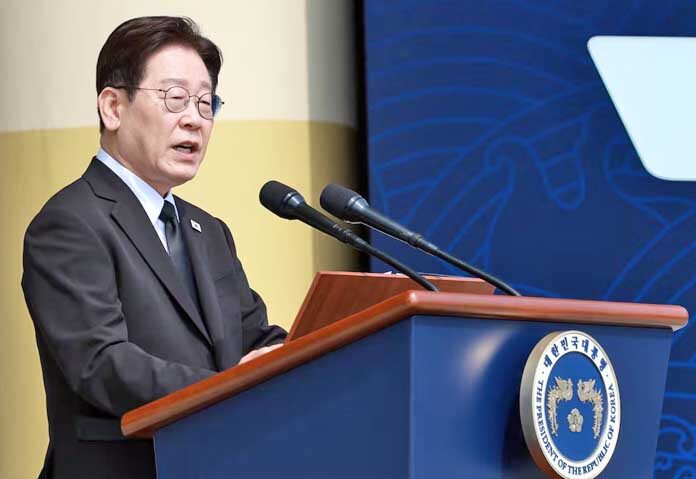 ปธน.เกาหลีใต้ลั่น - ประธานาธิบดีอี แจมยอง กล่าวสุนทรพจน์ในพิธีรำลึกวันป้องกันทะเลตะวันตก ครั้งที่ 11 ณ สุสานแห่งชาติแทจอน