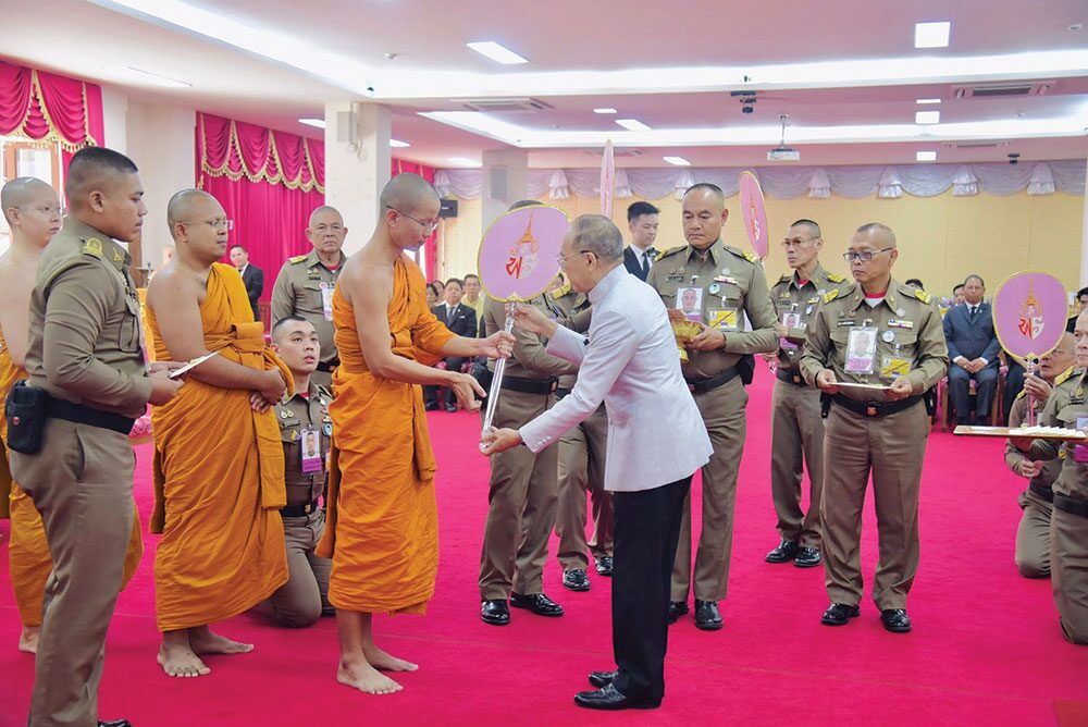 สดจากหน้าพระ - ทุนมูลนิธิเพชรรัตน-สุวัทนา ถวายเปรียญวัดโมลีโลกยาราม