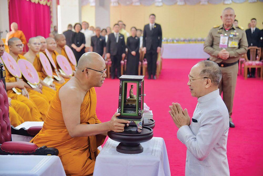 สดจากหน้าพระ - ทุนมูลนิธิเพชรรัตน-สุวัทนา ถวายเปรียญวัดโมลีโลกยาราม