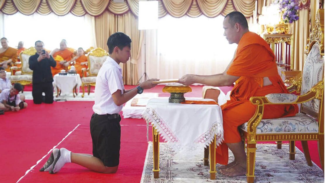 สดจากหน้าพระ