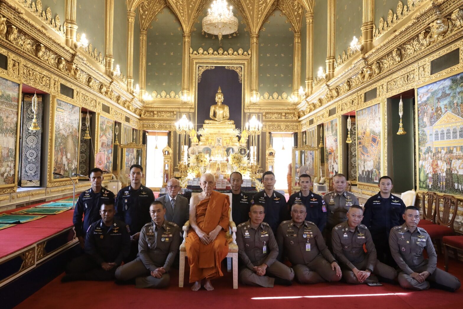 สมเด็จพระสังฆราชทำพิธีเบิกเนตรพระพุทธรูป ประจำหน่วยอรินทราช 26