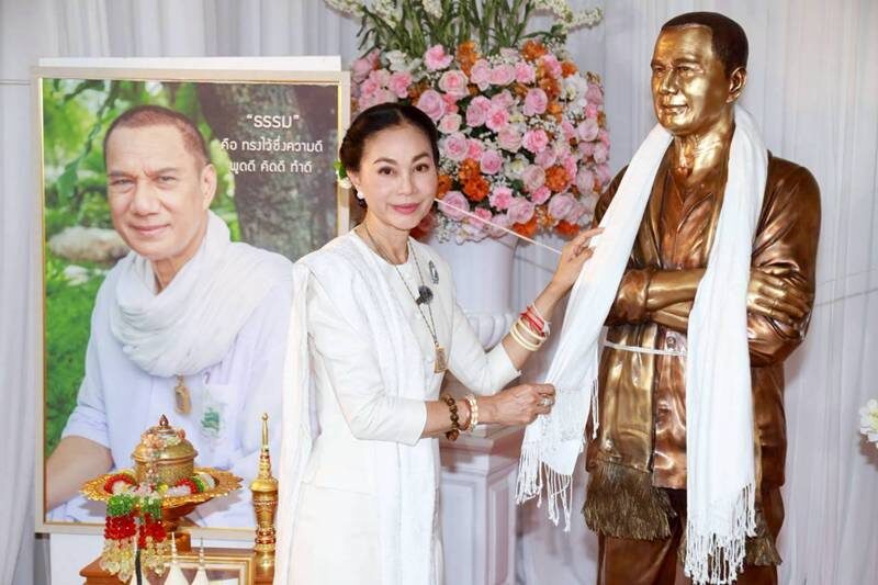 ดวงเดือน ทำบุญรำลึกครบรอบ 4 ปี สรพงศ์ ชาตรี 