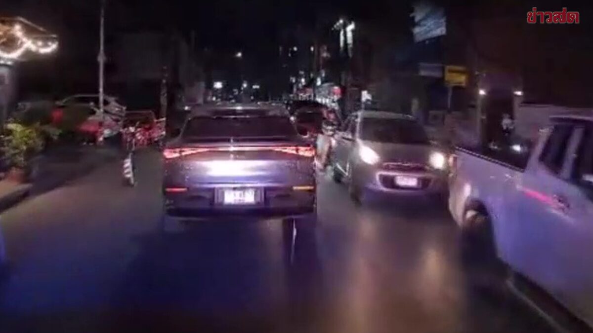 กู้ชีพ แจ้งความคนขับ ‘รถไฟฟ้า’ แช่ขวาขวาง ขณะรีบนำเด็ก 5 ขวบ ส่งโรงพยาบาล