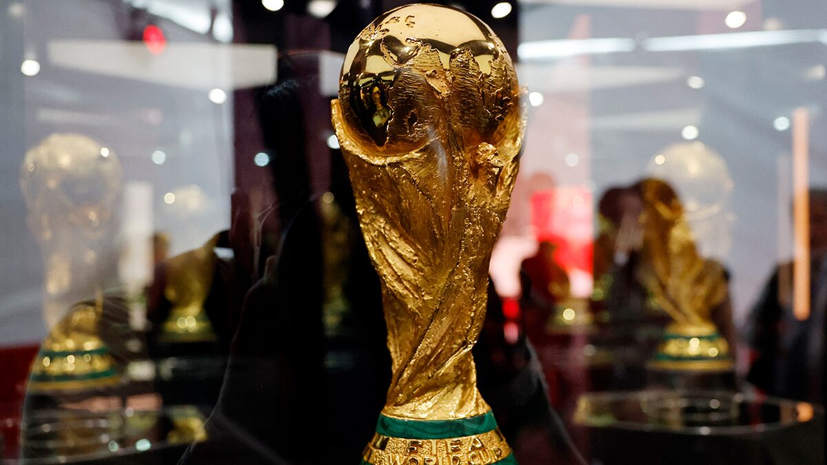 กลุ่มแฟนบอลยุโรป ยื่นร้องเรียน ฟีฟ่า หลังค่าตั๋วบอลโลกสุดแพง