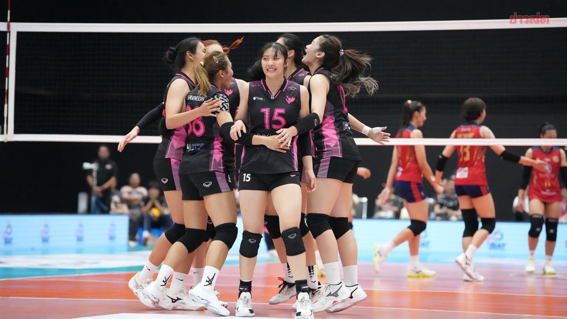 ฮารุดอทชลบุรี งัดฟอร์มเก่งโค่น สุพรีม ทิพย แชมป์เก่าทะลุชิง วอลเลย์บอล ไทยแลนด์ลีก