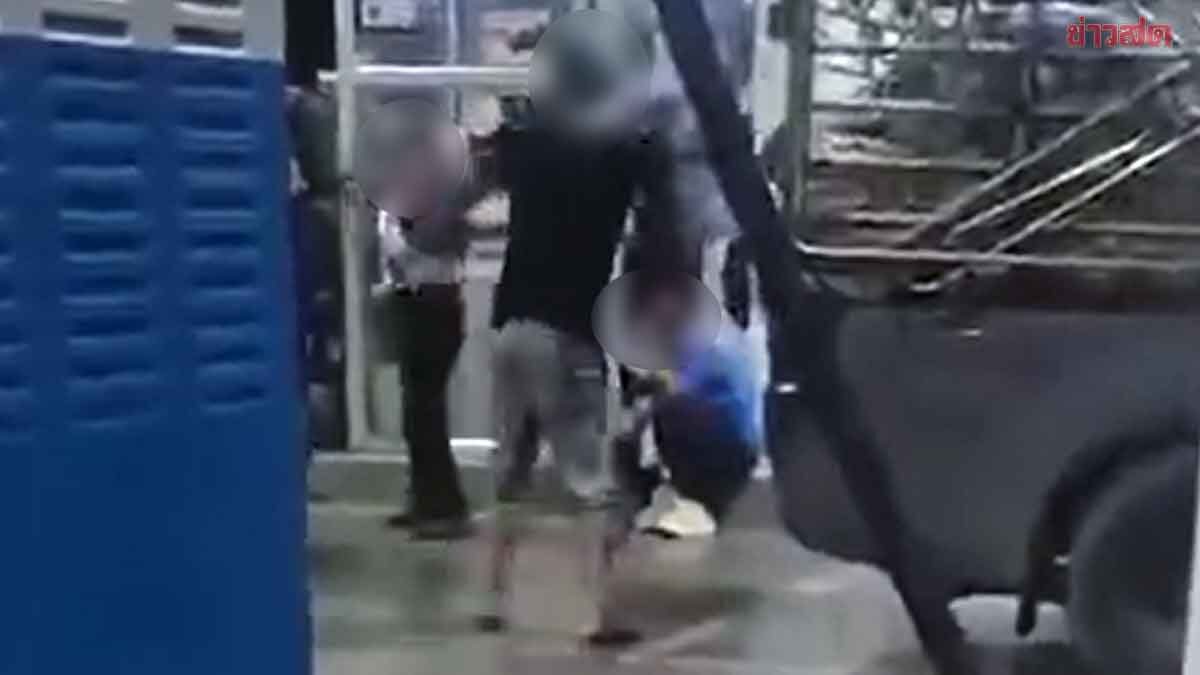 ลูกค้าหัวร้อน ฉุนรอคิวเติมน้ำมันนาน โวยลั่น ลงจากรถ ปรี่เข้าทำร้ายเด็กปั๊มบาดเจ็บ