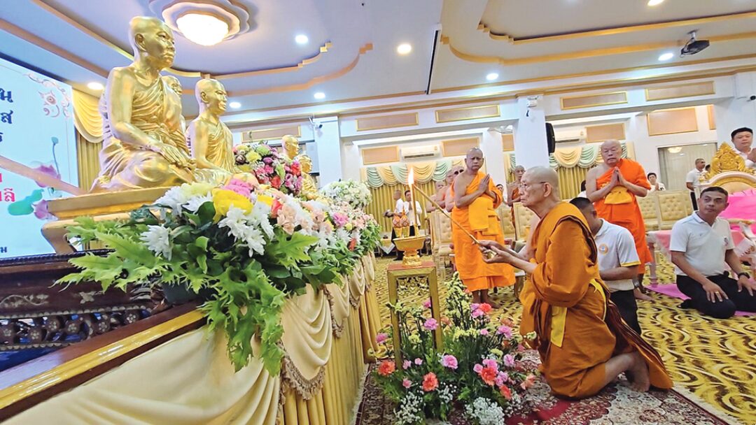สดจากหน้าพระ