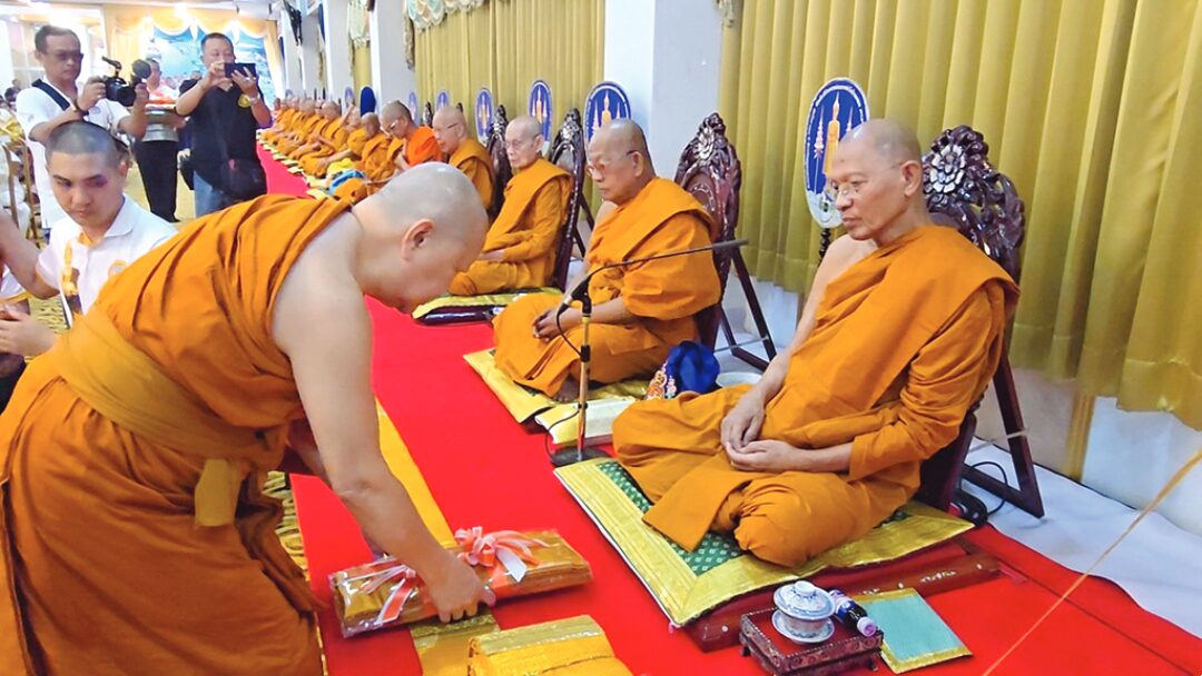 สดจากหน้าพระ