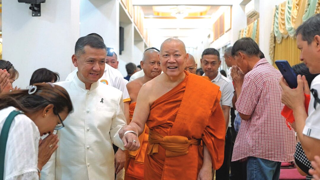 สดจากหน้าพระ
