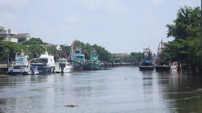 Samut Sakhon fishing crisis: fuel price hike forces boats to dock | News by Thaiger