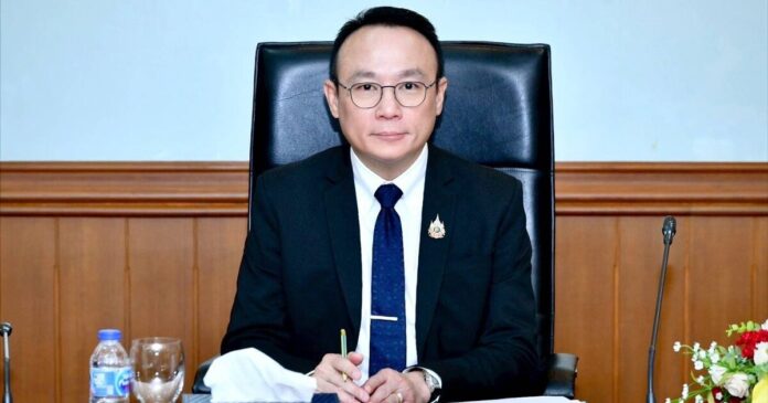 นายสมชาย มรกตศรี