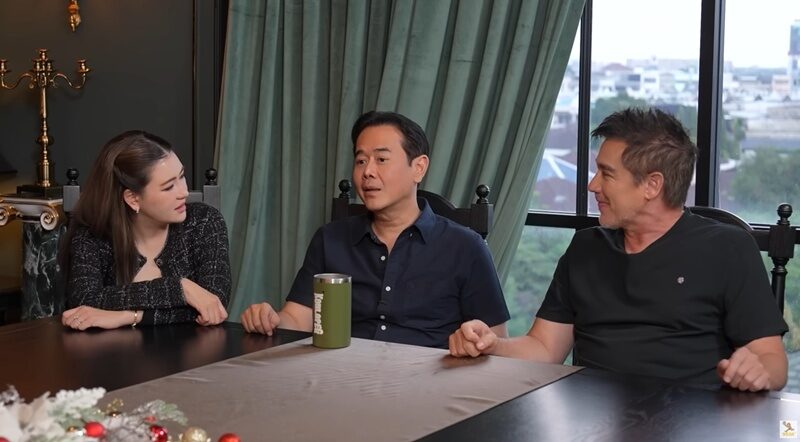 เป๊ก สัณณ์ชัย เข้าไปหอม น้องลียา เจอคำพูดลูกสาวจุกเลย ลั่นกูไปทำอะไรมา ทำไมลูกพูดแบบนี้ ป๋อ ก็เจอลูกพูดทำอึ้งมาก