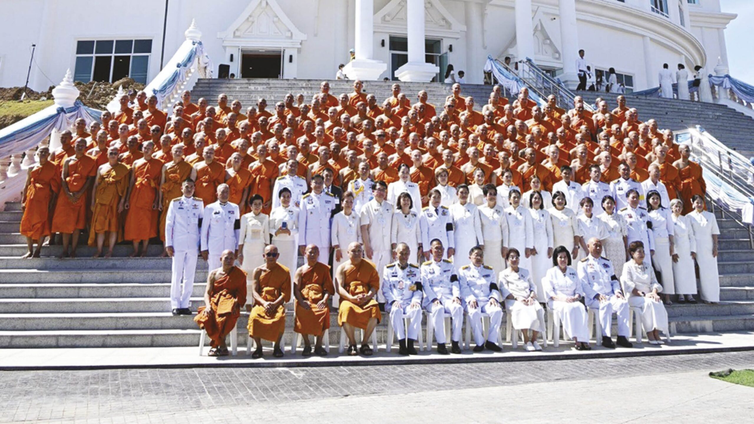 สดจากหน้าพระ – พิธีบรรพชาอุปสมบทหมู่ 93 รูป อุทิศถวายสมเด็จพระพันปีหลวง