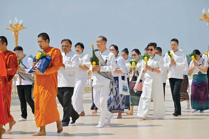 สดจากหน้าพระ - สักการะบรมสารีริกธาตุ2แผ่นดิน มาฆบูชาอาเซียนถิ่นไทย-ลาว
