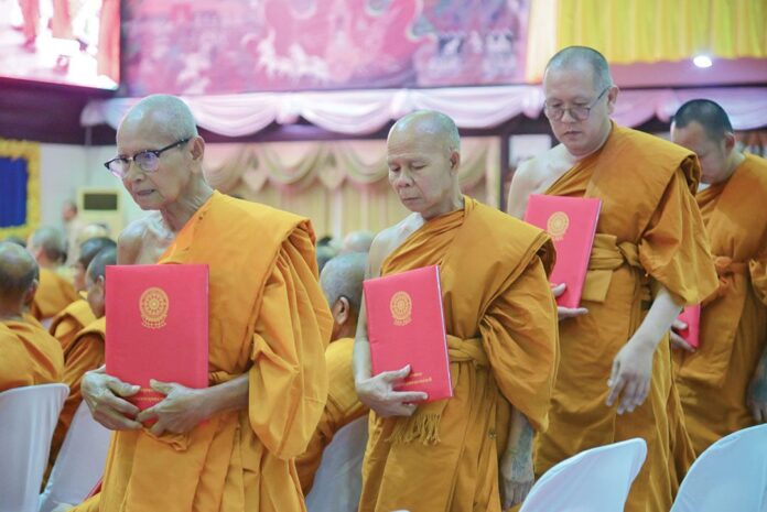 สดจากหน้าพระ - มอบประกาศสำนักนายกฯ พระราชทานวิสุงคามสีมา